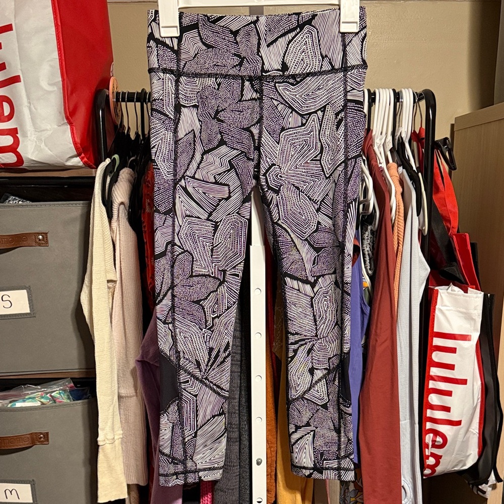 Lululemon Pace Rival Crop w Side Pockets Luxtreme Sz 4 Dottie Tribe White Black